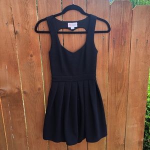 L’ATISTE Heart Back Dress